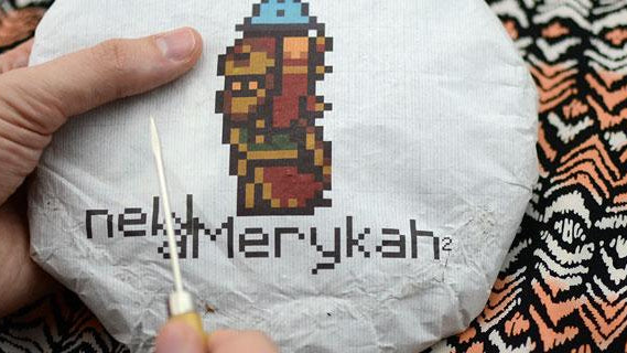 How to Break Apart a Puer Cake